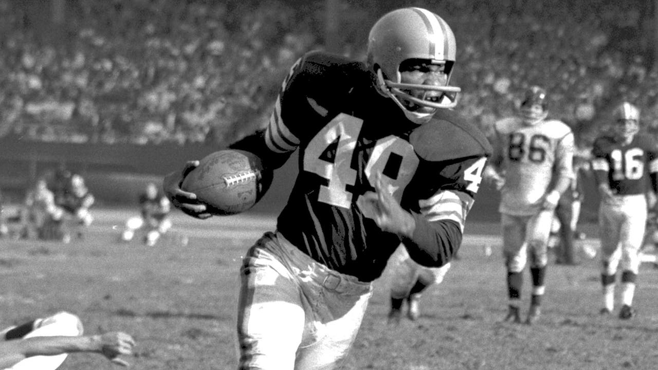 Bobby Mitchell provided leadership on and off the field in Washington